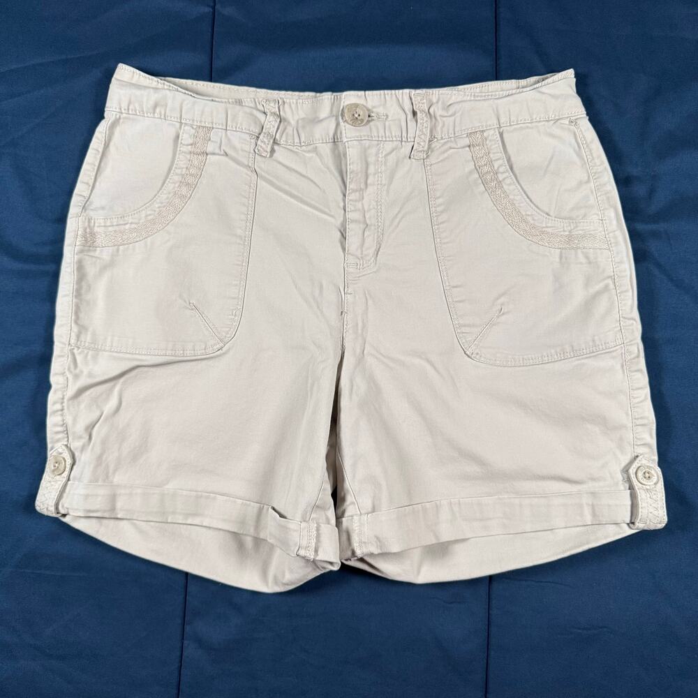 Gloria Vanderbilt All Around Slimming Effect Shorts Women’s 6 Beige
